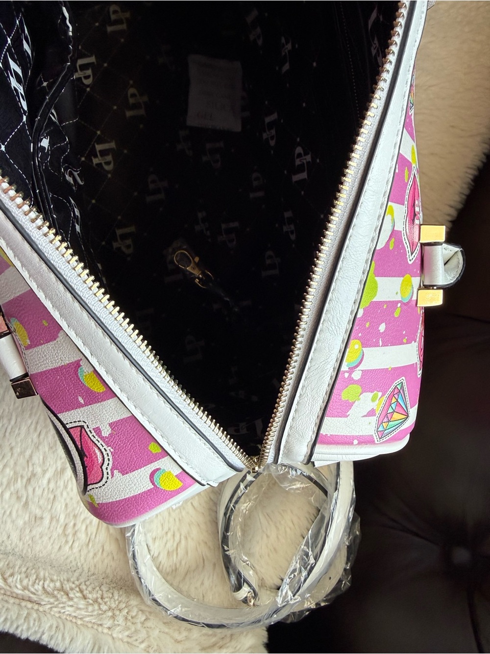 La Philipe Miami NWT Unique Artist Lips Pink Graphic Large Satchel - Picture 6 of 7